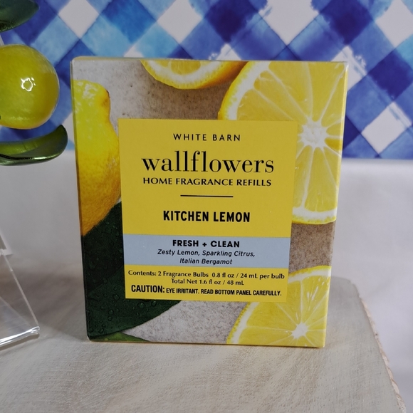 WHITE BARN WALLFLOWERS PLUG SCENT-CONTROL & REFILLS 3-PIECE HOME FRAGRANCE SET - Picture 10 of 12